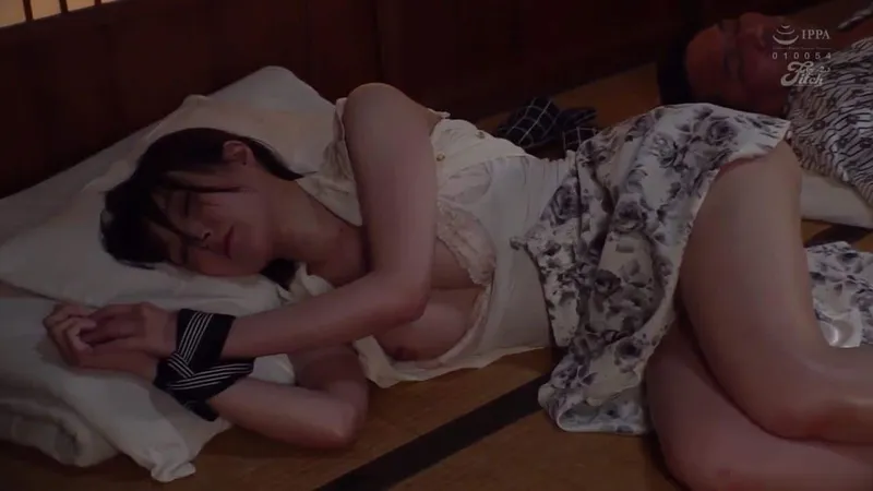 Xin ông chồng đi làm ăn với cấp trên, nữ nhân viên rơi vào kế hoạch của ông cấp trên biến thái