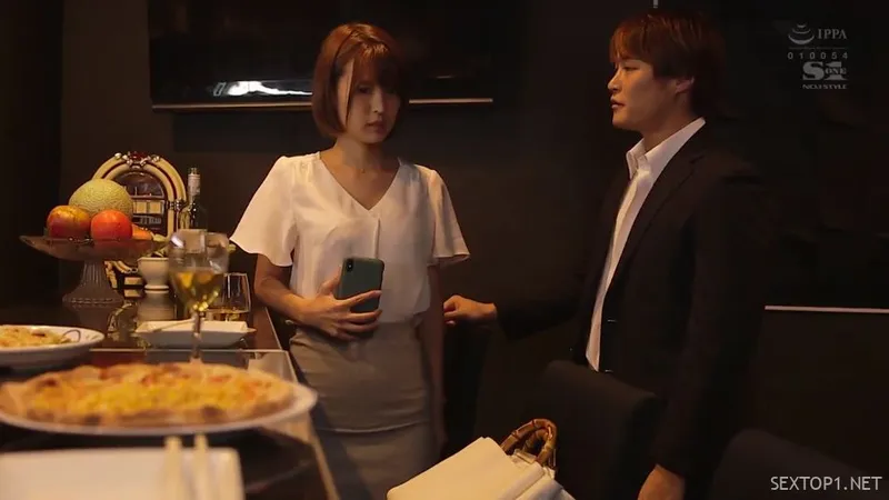 Lén lút với nhân tình củ ở buổi hợp lớp cuối năm