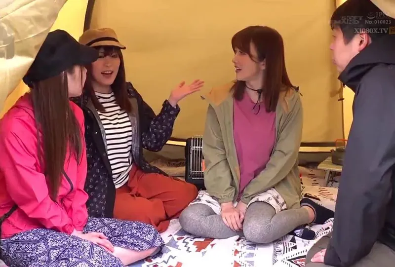 Chuyện lạ đời, người chồng thay vợ yêu đi cắm trại với mấy cô bạn của bà xã ở khu phố…