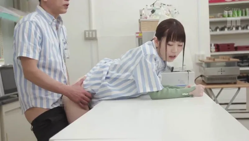 đi làm thêm, cô học sinh bị gã cấp trên chuốc thuốc kích dục rồi sau đó….