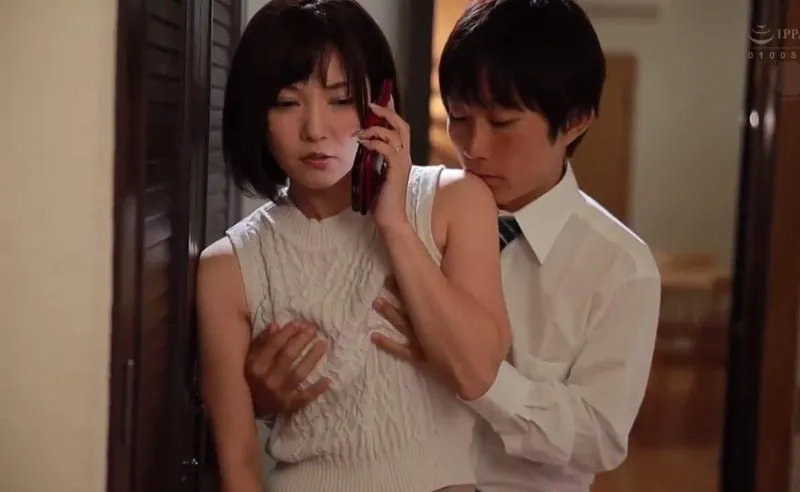 ông chồng đi đánh golf, bà xã ở nhà dẫn trai trẻ về xxx cho sướng