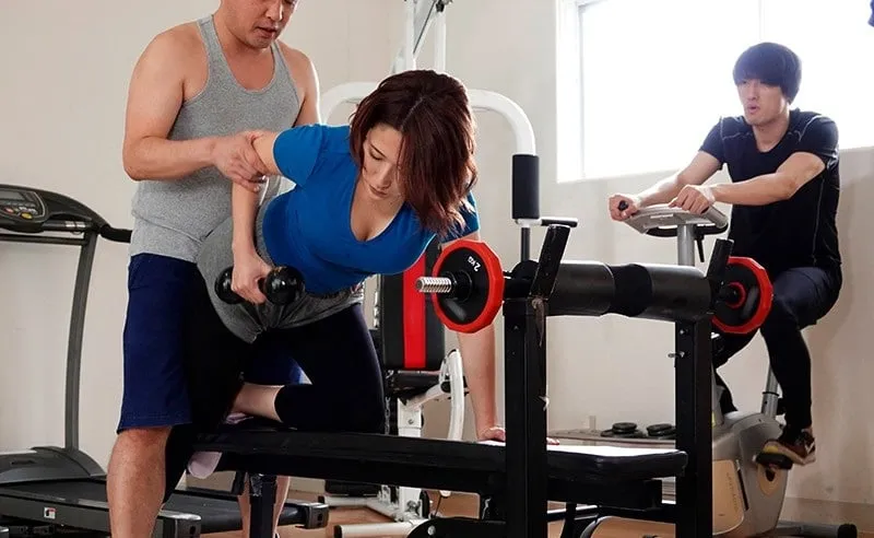 ông xã phát hiện bà xã địt trộm với huấn luyện viên thể hình