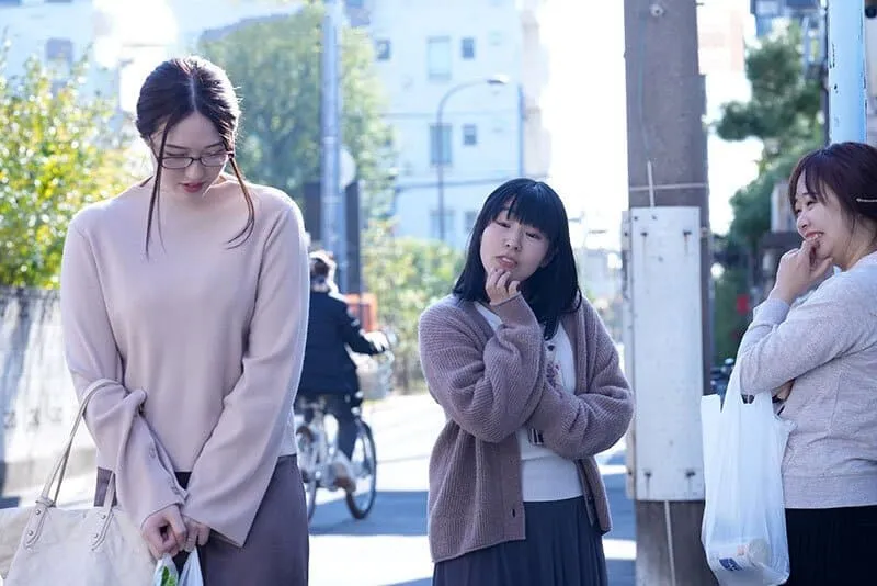 Trả thù mấy mụ nhà bên thường xuyên nói xấu bằng cách “cướp gã chồng ả ta”