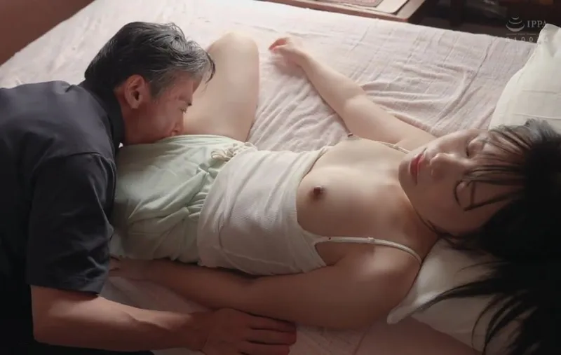 Bố già tích cực vét máng đứa cô con gái lâu ngày về quê giờ đã trưởng thành