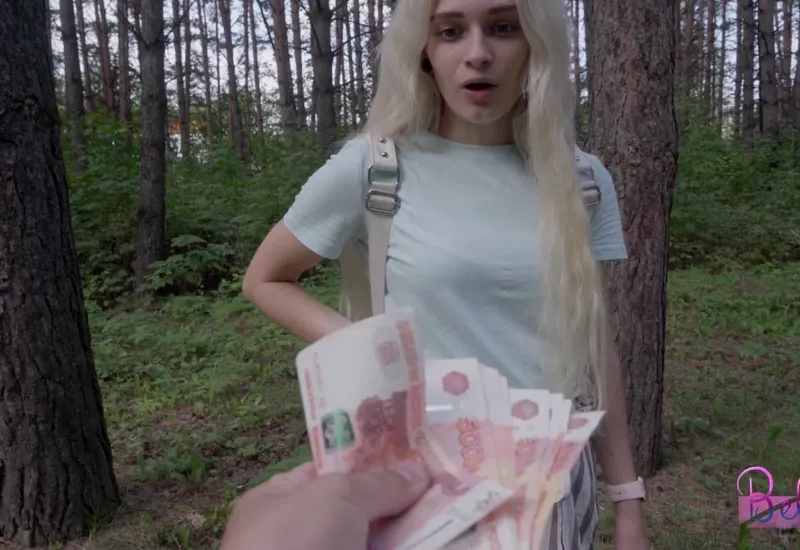 Dùng tiền gạ xxx em ghệ hám tiền ngay trong rừng vắng vẻ