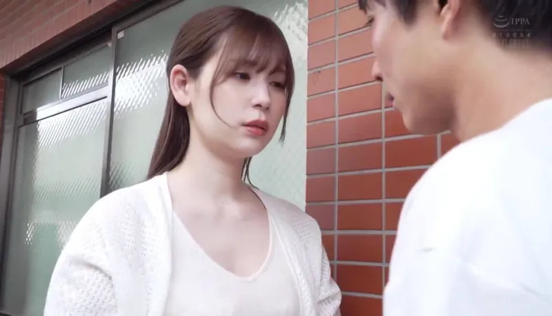 ông xã tẻ nhạt, bà xã nhận ra cậu thanh niên nhà kề bên tốt hơn