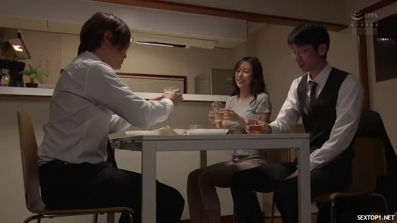 đến nhà quản lý ở nhờ, cưỡng bức luôn người vợ sếp