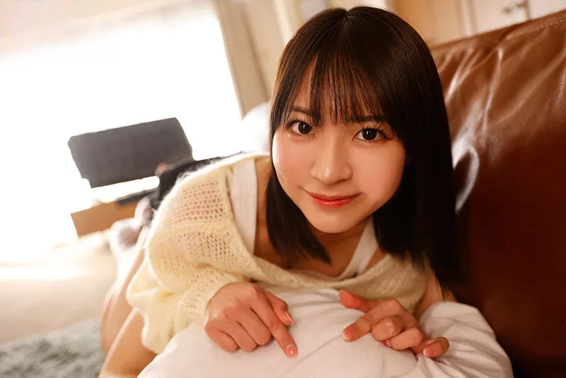 Chị gái lần đầu có anh bồ còn nhiều ngỡ ngàng nên mượn củ khoải thằng em tập trước